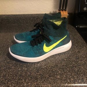 NIKE LUNAREPIC FLYKNIT